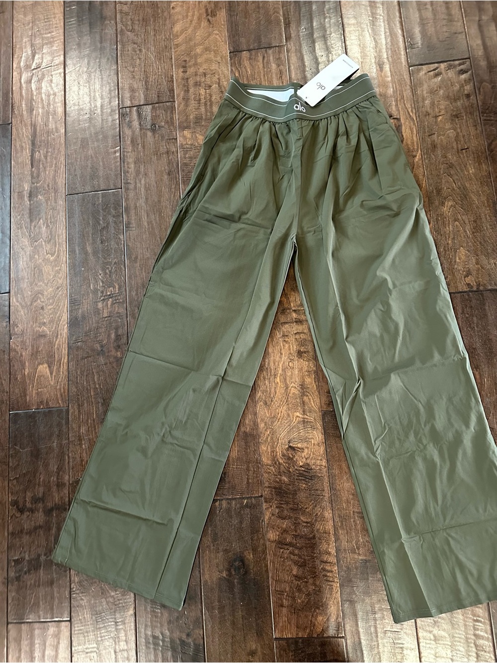 ALO Yoga Men’s Olive Green Wide-Leg Sweatpants